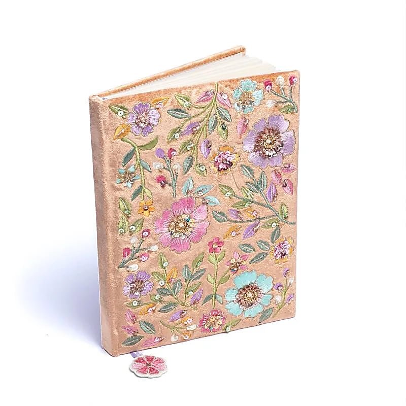 Beiges Samtnotizbuch mit Blumenmotiv – 20 x 15 cm